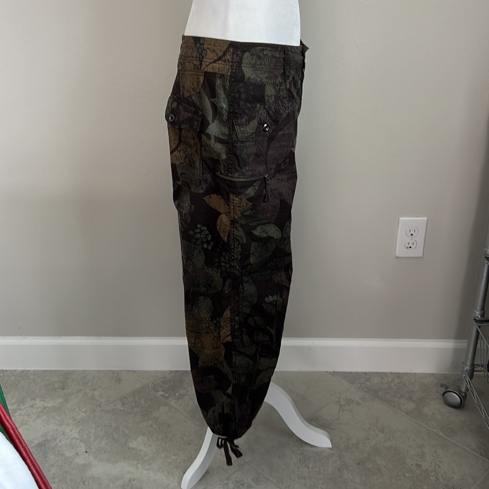 Anthropologie Green and Brown Floral Cropped Pants - Picture 5 of 8